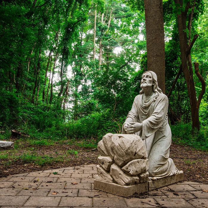 agony in the garden statue